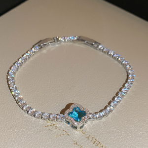 Light luxury four petal flower bracelet for women's fashion bracelet