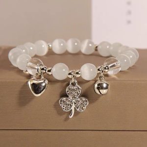 Elegant and sweet three-leaf charm bracelet a niche design for close friends