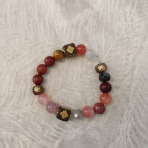 Self-assembled DIY product Pink crystal bracelet with agarwood